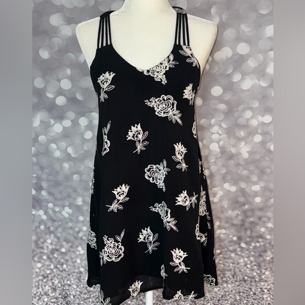 Sequin Hearts Crinkle Guaze Floral Embroidered Strappy Back Detail Dress Sz XS